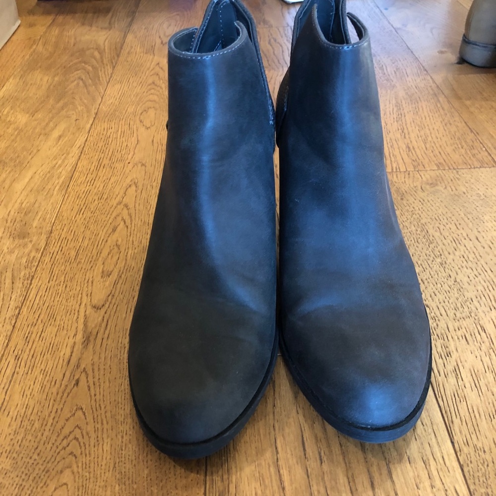 Vera Wang booties